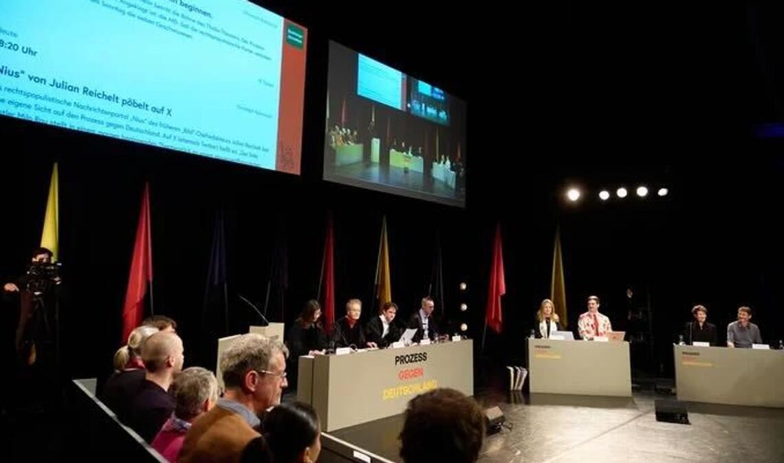 Die Idee stammt vom Schweizer Regisseur Milo Rau.