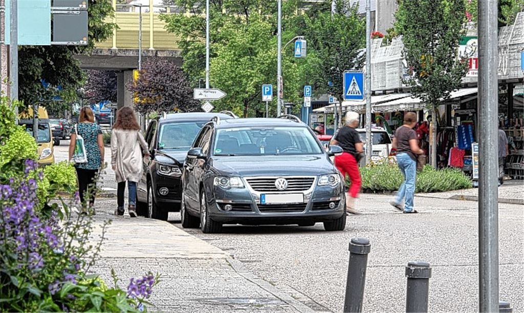Die Illinger Bahnhofstraße ist ramponiert und wird daher ab dem kommenden Montag saniert. Der Verkehr wird umgeleitet.