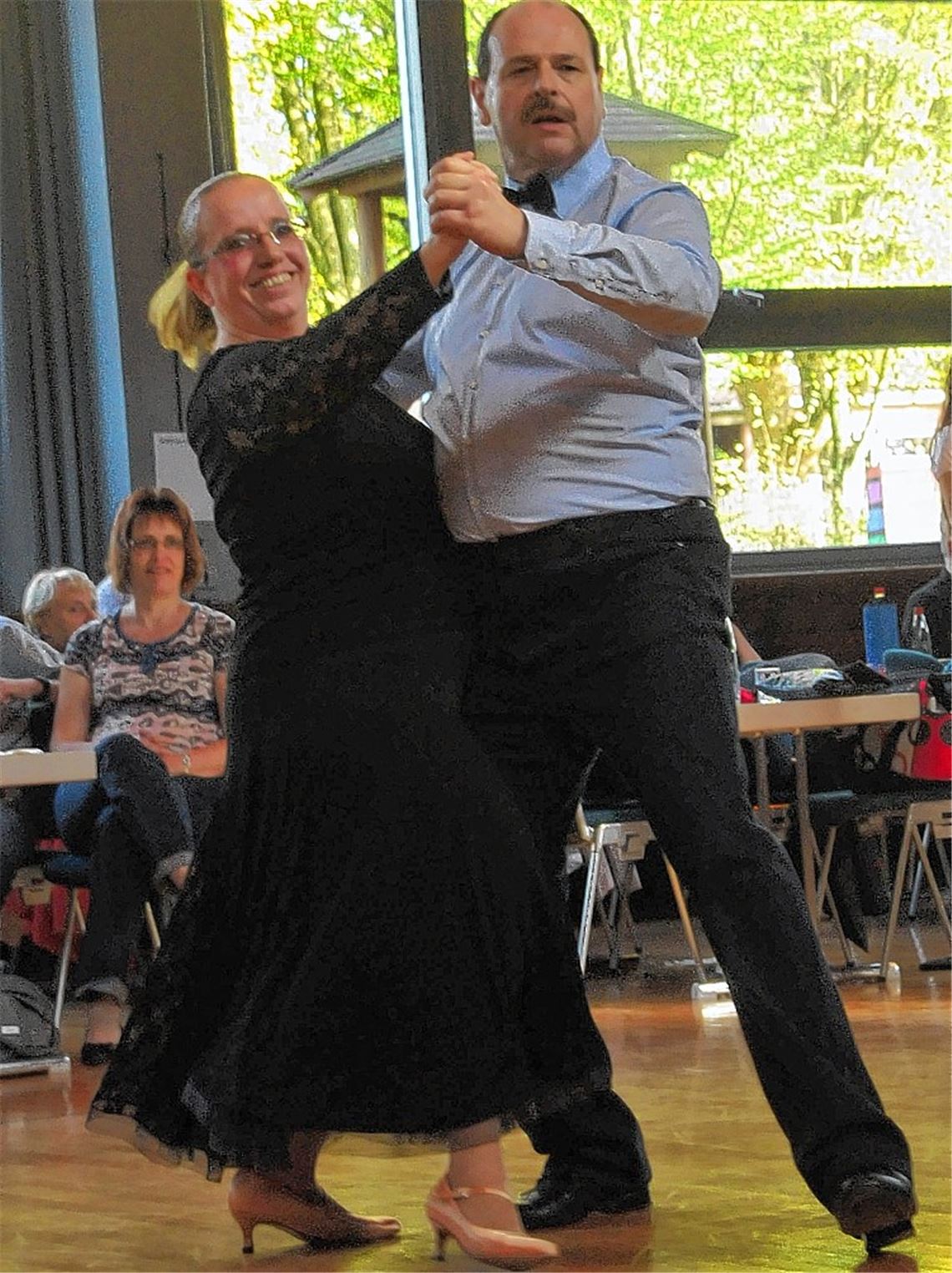 Die Illinger Sylvia und Thomas Straß tanzen ein gutes Turnier. 