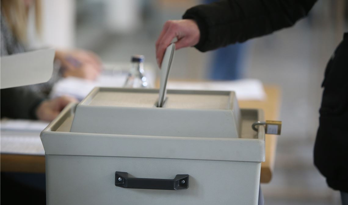 Die Illinger Wahlberechtigten entscheiden am Sonntag im Zuge des zweiten Urnengangs darüber, wer künftig auf dem Chefsessel im Rathaus Platz nehmen wird. Symbolfoto: Archiv/Huber