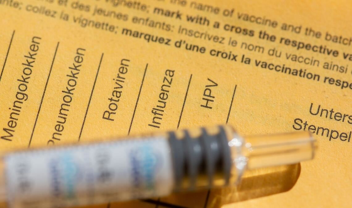 Die Impfung gegen Meningokokken der vier Untergruppen ist mit einer Kombi-Dosis möglich. (Symbolbild)