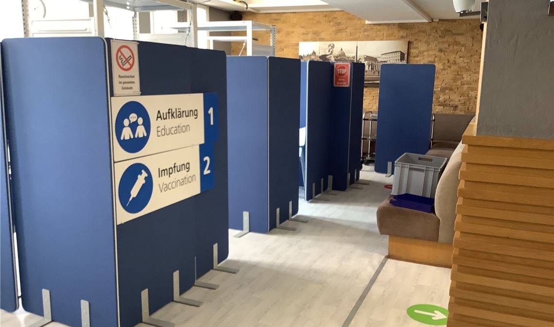 Die Impfzentren in Pforzheim und Mönsheim haben schon länger den Betrieb eingestellt. Impfungen können sich Interessierte jetzt ohne Voranmeldung in den ehemaligen Räumlichkeiten des „Aposto“ in der Pforzheimer Bahnhofstraße holen. Foto: Roth