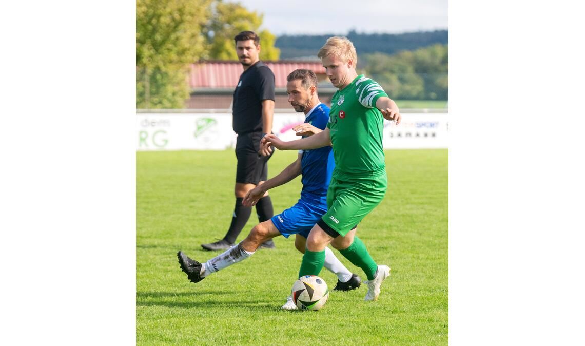 Die Iptinger, hier Alexander Huber am Ball, lassen Sersheim keine Chance. Foto: vh