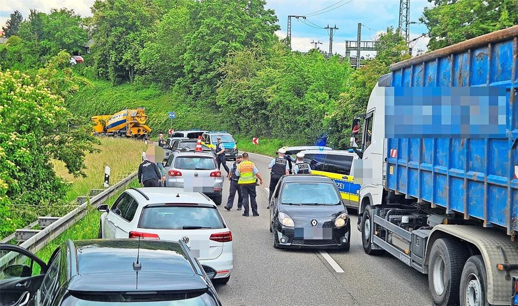 Die Irrfahrt endete mit einem Unfall.
         
         Foto: Rosar