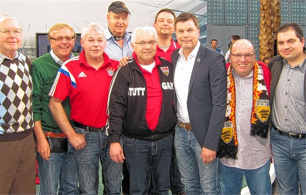 Die Jedermänner aus Mühlhausen mit Ex-Nationalspieler Thomas Helmer (3.v.re.) in den Kulissen des „Doppelpass“.