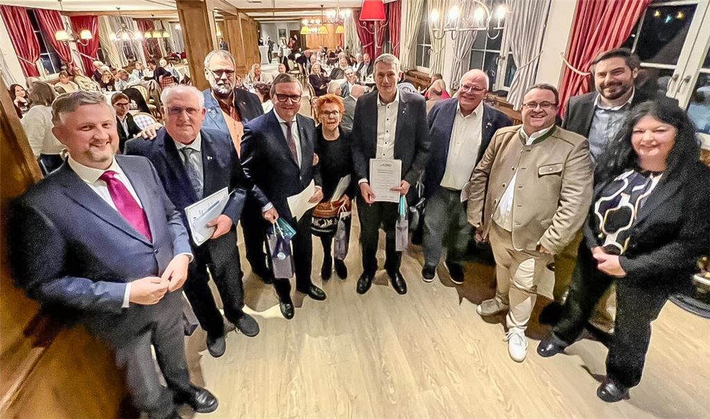 Die Jubilare des CDU-Kreisverbands werden bei der Weihnachtsfeier geehrt. Foto: privat