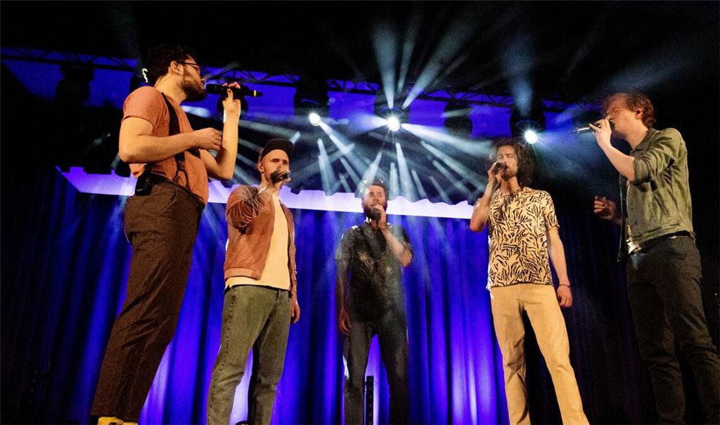 Die Jungs von „anders“ stehen seit 17 Jahren gemeinsam auf der Bühne und sind immer noch (fast) eine Boyband. Foto: Jertschweske