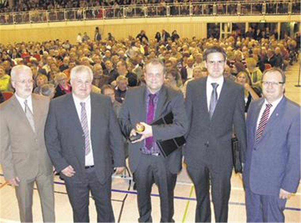 
Die Kandidaten für die Bürgermeisterwahl in Oberderdingen (v.li): Christian Strohmenger, Hermann Voorhoeve, Patrick Redlingshöfer, Simon Teutsch und Amtsinhaber Thomas Nowitzki. Foto: Garhöfer