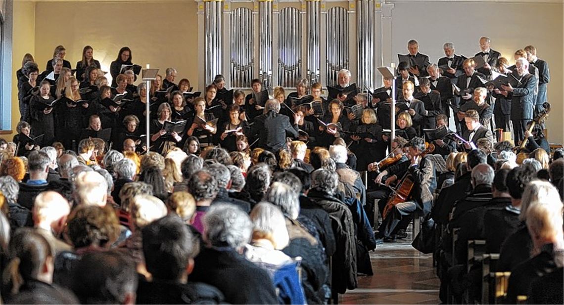 Die Kantorei Maulbronn überzeugt in der Winterkirche mit ihrem kultiviert ausgebildeten Stimmenpotenzial. Foto: Fotomoment
