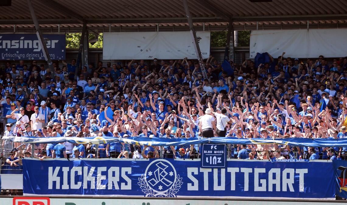 Die Kickers-Fans in freudiger Erwartung.