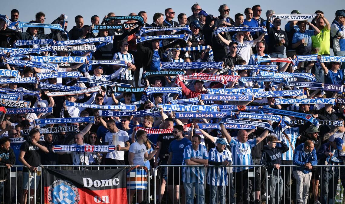 Die Kickers-Fans machten das Pokalspiel zum Heimspiel.