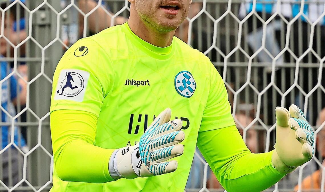 Die Kickers wollen ihren Keeper Felix Dornebusch unbedingt halten.