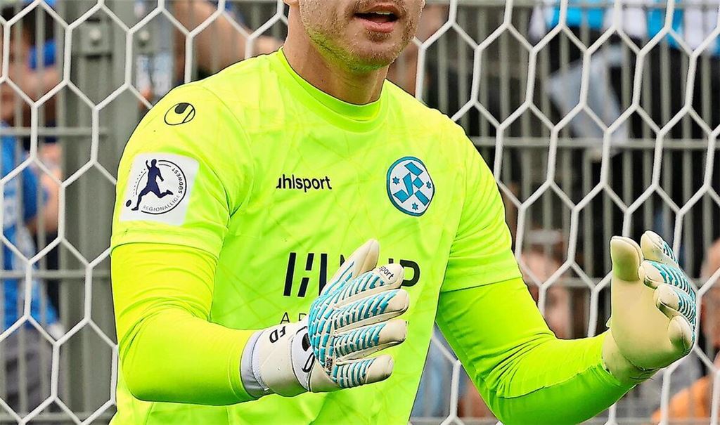 Die Kickers wollen ihren Keeper Felix Dornebusch unbedingt halten.