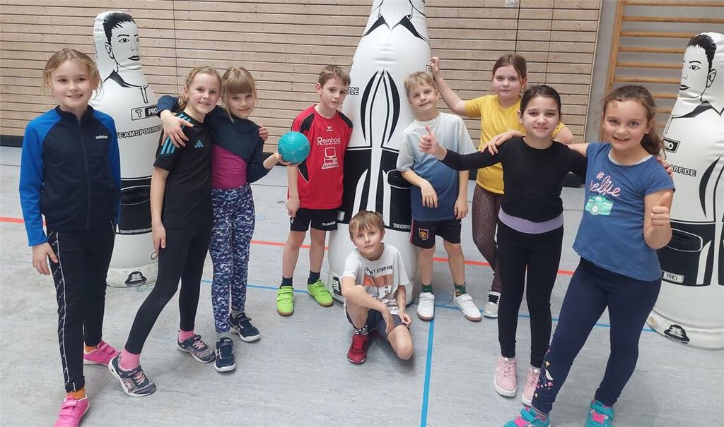 Die Kinder der GMS Heckengäu haben beim Handball-Aktionstag viel Spaß. Foto: Ehrenberg