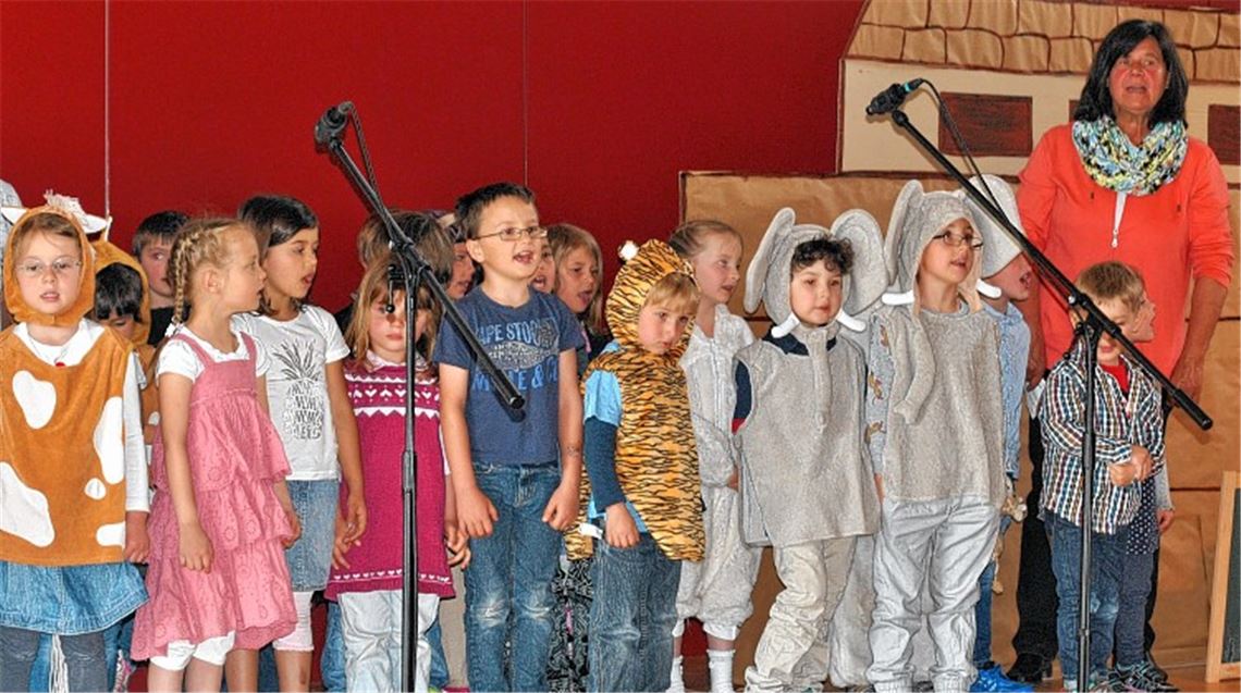 Die Kinder erzählen in ihrem Singspiel von Noah und seiner Arche. Ähnlich geborgen sollen sich auch die Nutzer der neuen Räume fühlen.