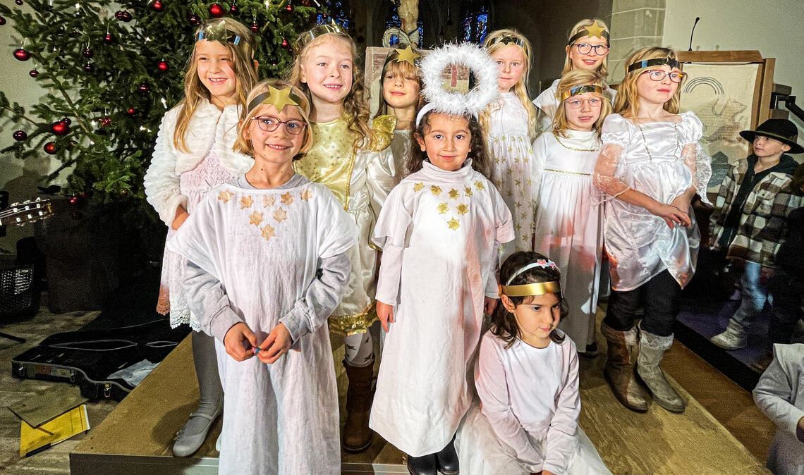 Die Kinder spielen ihre Rollen an Heiligabend in der Cyriakuskirche mit großer Begeisterung. Foto: privat