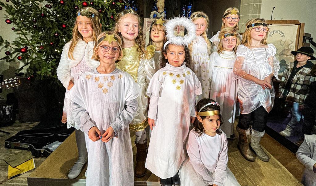 Die Kinder spielen ihre Rollen an Heiligabend in der Cyriakuskirche mit großer Begeisterung. Foto: privat