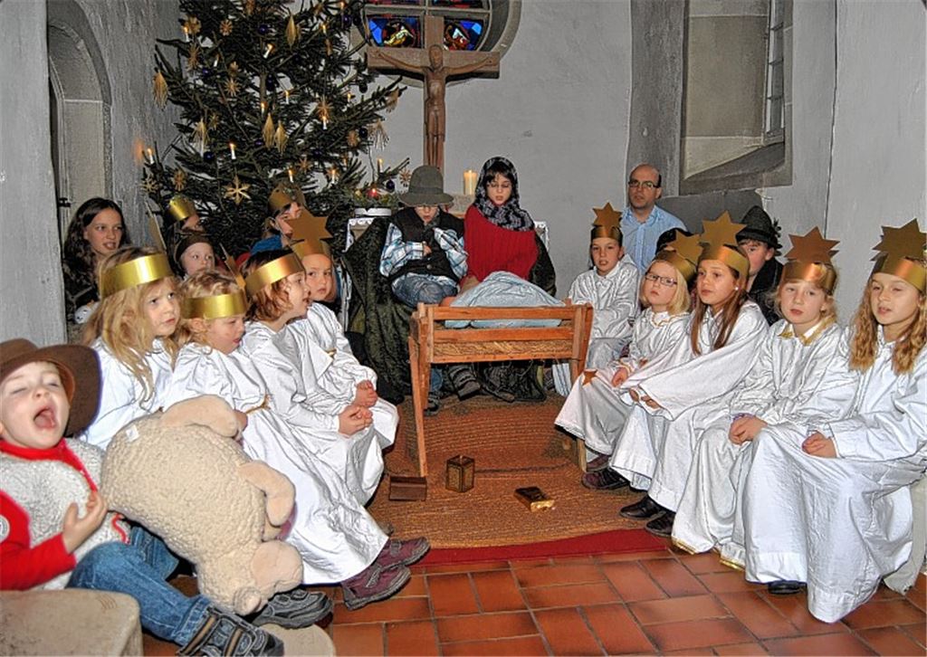 Die Kinderkirche führt ihr Krippenspiel zur Weihnachtsgeschichte auf. Foto: Haller