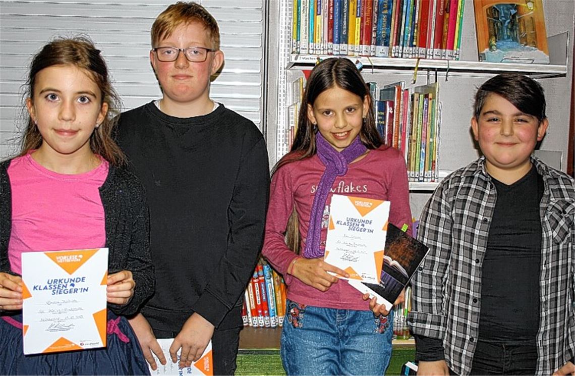 Die Klassensieger der sechsten Klassen (v. li.) Emma Dietrich, Jacob Deimel, Lea Scheible und Ediz Gürleyen, der von der Jury zum Schulsieger gekürt wurde.privat