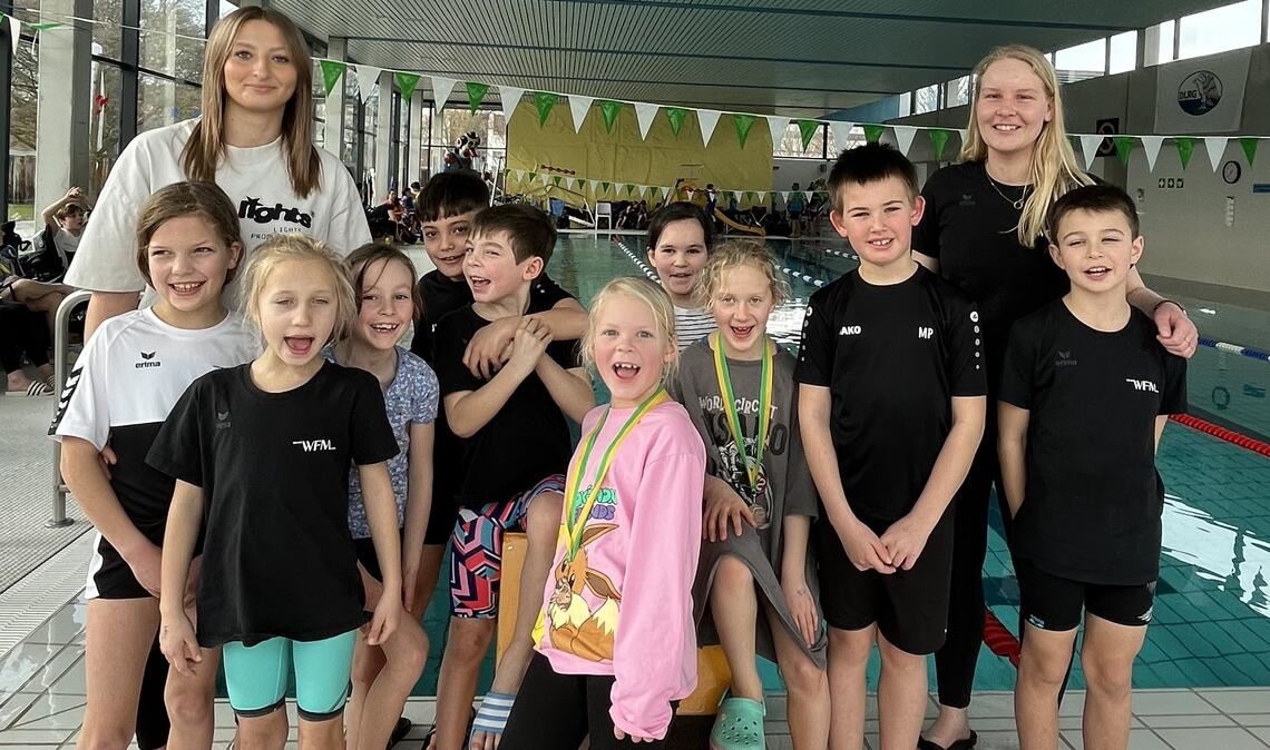 Die Kleinsten sind in Waldenbuch ganz groß – und vor allem schnell: die Fördergruppe der Wasserfreunde Mühlacker mit ihren Trainerinnen. Fotos: privat