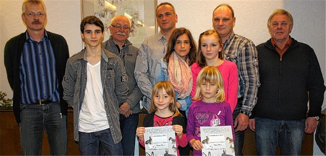 Die Kleintierzüchter aus Ölbronn ehren ihre Vereinsmeister. Foto: Appich