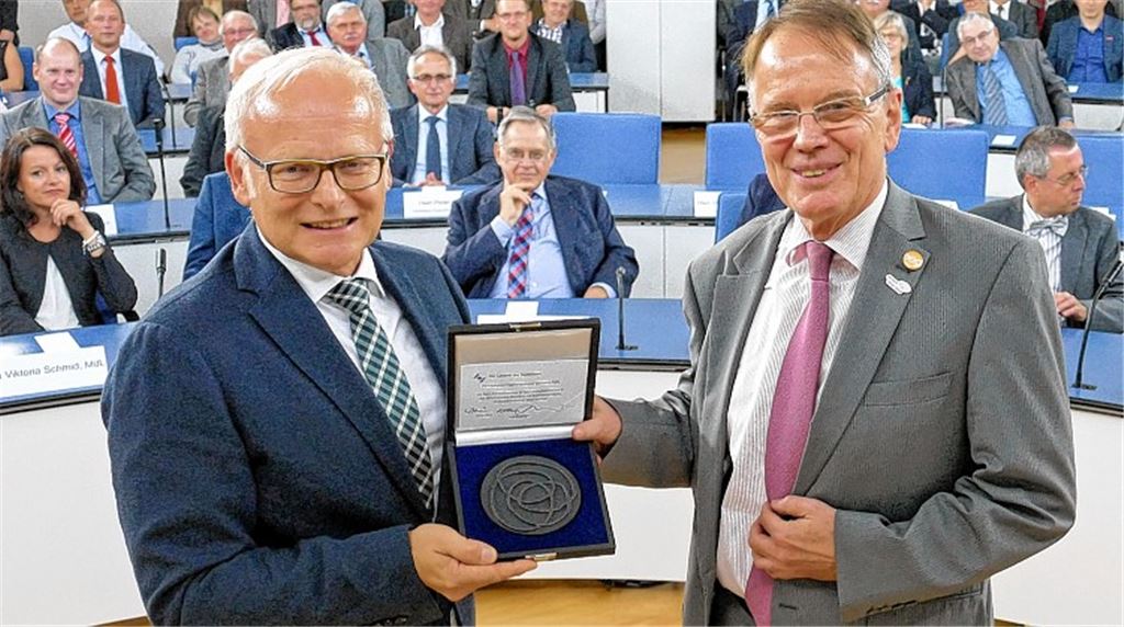 Scheidender Dezernent ist gerührt