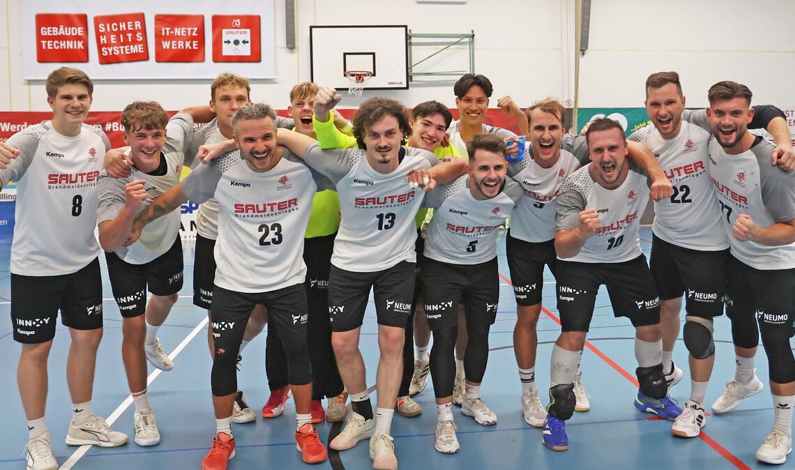 Die Knittlinger Handballer feiern den Auftakt nach Maß. Foto: Jürgen Müller