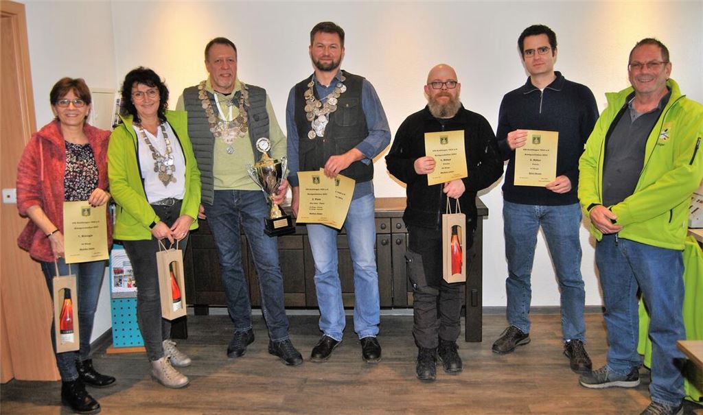 Die Knittlinger Schützenkönige mit ihren Rittern und Prinzessinnen. Foto: Haller