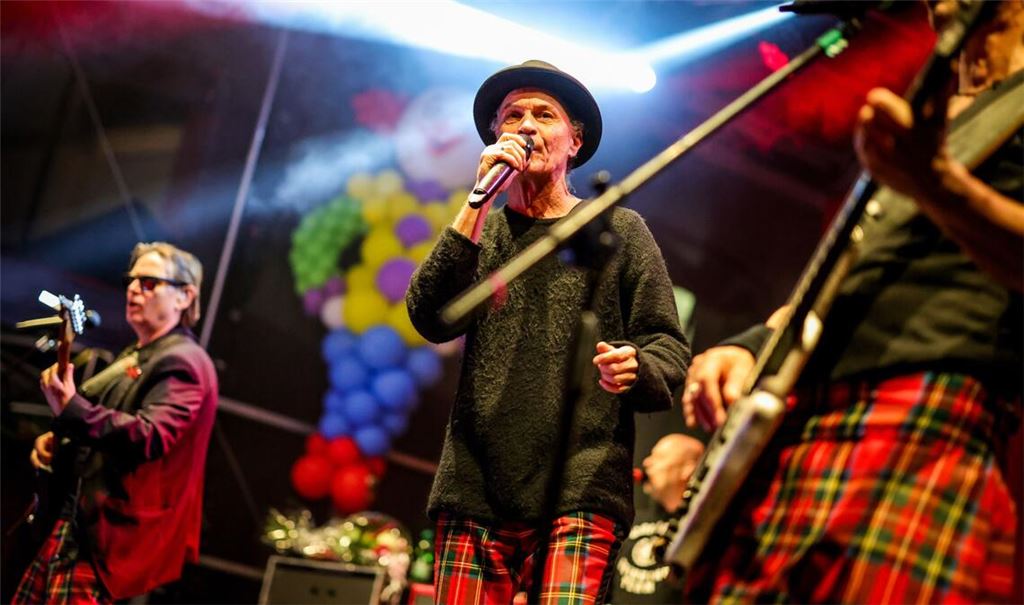 Die Kölner Band Brings sorgt selbst in Düsseldorf für Stimmung. (Archivbild)
