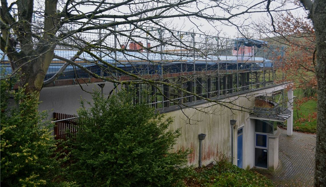 Dachschaden größer als gedacht Die Kraichquellen-Halle in Sternenfels. Foto: Stahlfeld