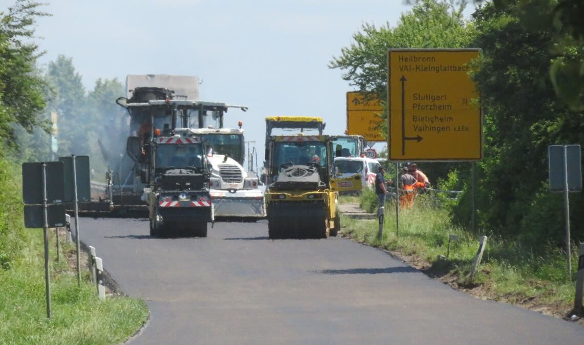 Straßenbaustelle bei Illingen kommt voran Die Kreisstraße 1697 bei Illingen ist derzeit eine Großbaustelle. Foto: Arning
