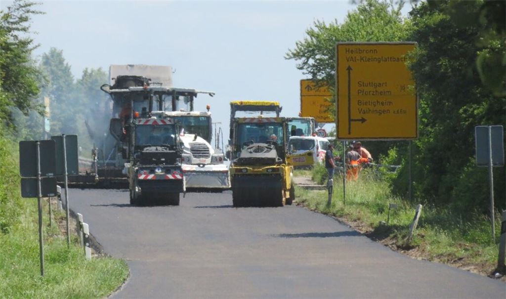 Die Kreisstraße 1697 bei Illingen ist derzeit eine Großbaustelle. Foto: Arning