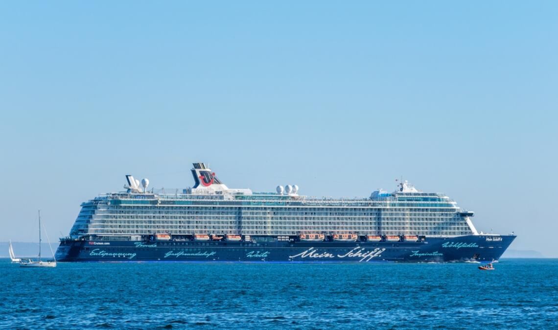 Die Kreuzfahrtschiffe "Mein Schiff 4" und "Mein Schiff 5" sitzen weiterhin im Persischen Golf fest. Erfahren Sie mehr über die aktuelle Position der Schiffe und die Auswirkungen auf geplante Reisen.