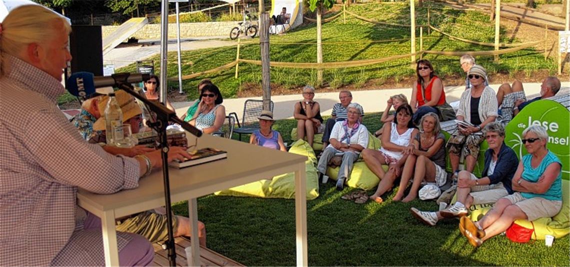 Die Lebensgeschichte der vergessenen First Lady Hedwig Heuss (1883 bis 1980) hat Autorin Karin de la Roi-Frey erforscht. Auszüge aus ihrem Buch präsentiert sie auf der Leseinsel.