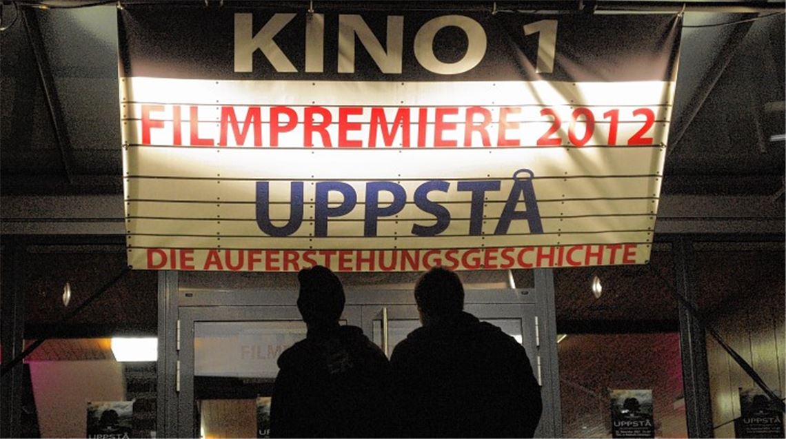 Die Lienzinger Festhalle wird zum Kino und erlebt eine Premiere. Foto: Appich