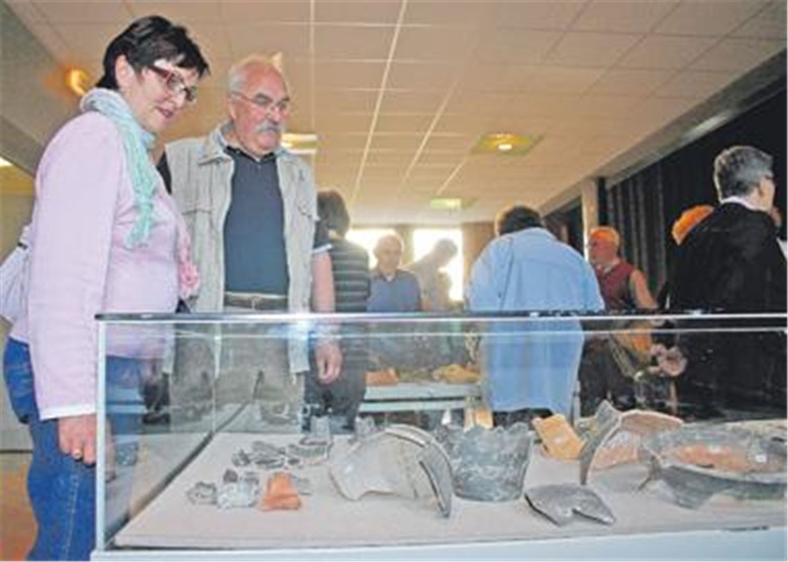 Die Löffelstelz-Scherben, die auch im Heimatmuseum gezeigt werden, könnten von einer mittelalterlichen Deponie stammen. 
Foto: Stahlfeld