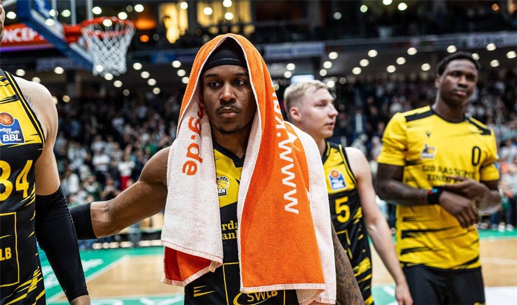 Die Ludwigsburger Basketballer um Stef Smith kommen in Trier überhaupt nicht ins Spiel.