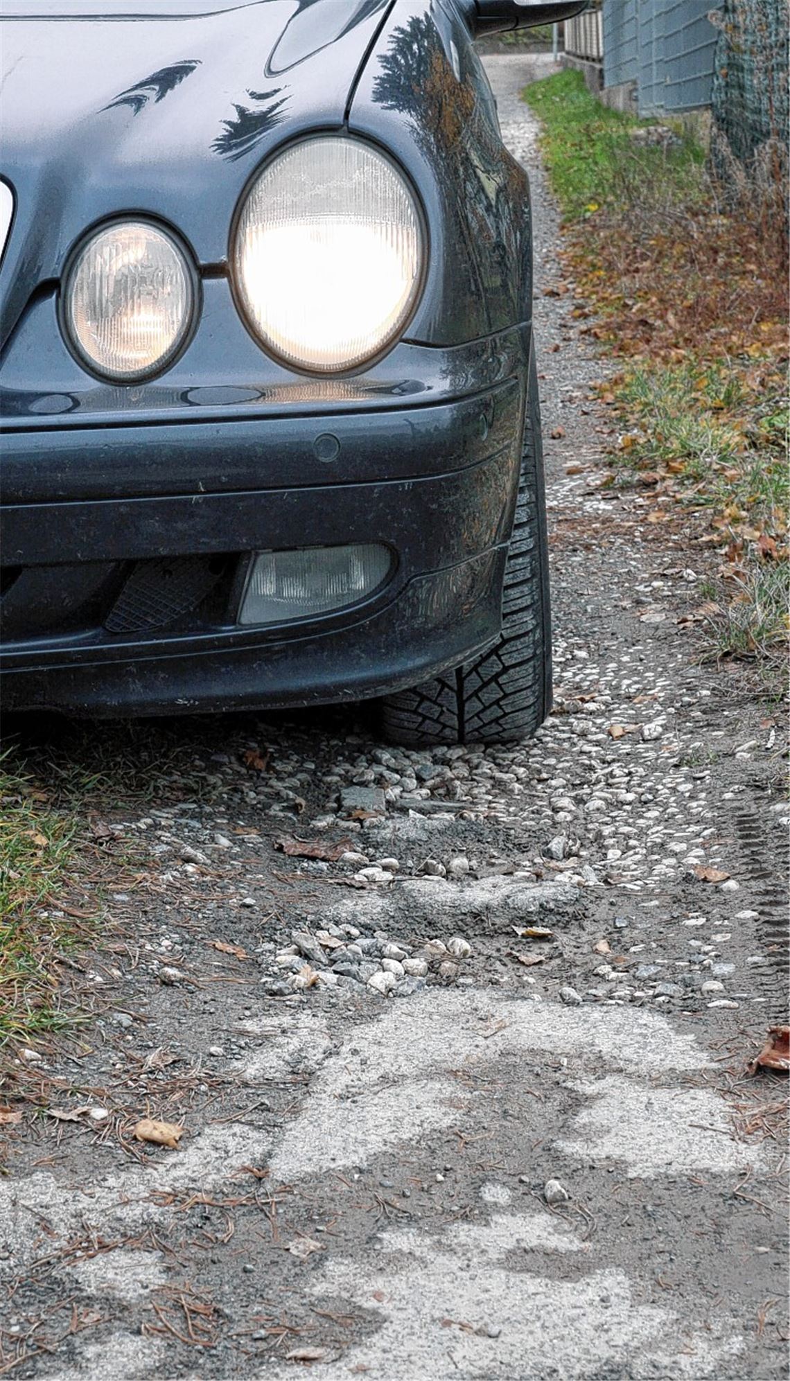Die Ludwigstraße in Illingen trägt den Beinamen „Straße“ zu Unrecht. Besser wäre vielleicht: Ludwigs-Schlagloch. Foto: Goertz