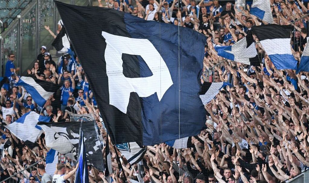 Die Mannschaft von Arminia Bielefeld übernimmt für die  Fans die Eintrittskosten für das erste Abstiegsrelegationsspiel.