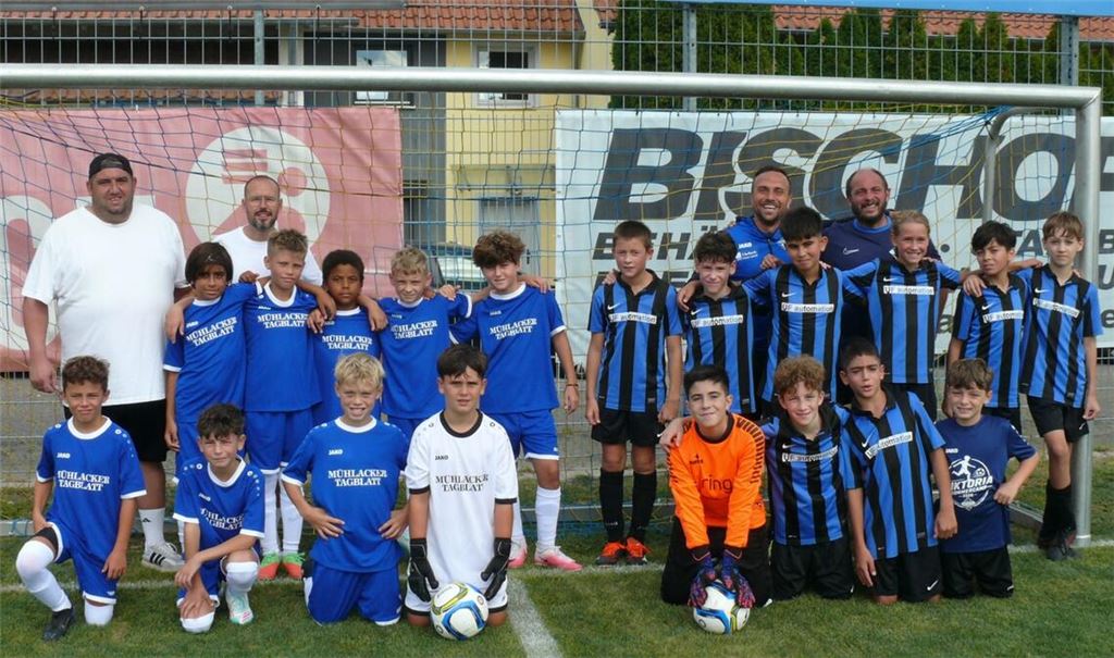 Die Mannschaften der MT-Auswahl und des FC Viktoria Enzberg freuen sich auf den Viktoria-Cup Ende September. Fotos: Dietrich
