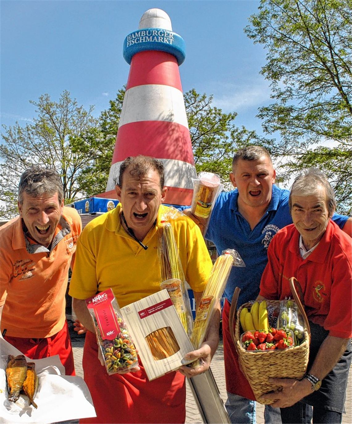 Die Marktschreier vom Hamburger Fischmarkt machen in Illingen Station. Fotos: Stahlfeld