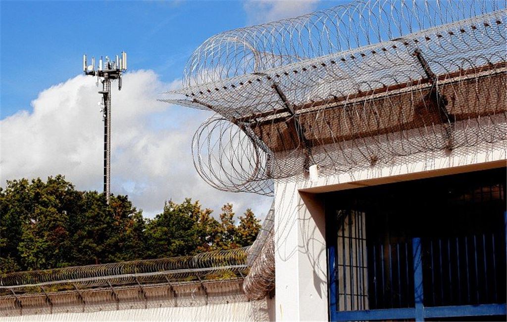 Virus schränkt Leben hinter Gittern ein