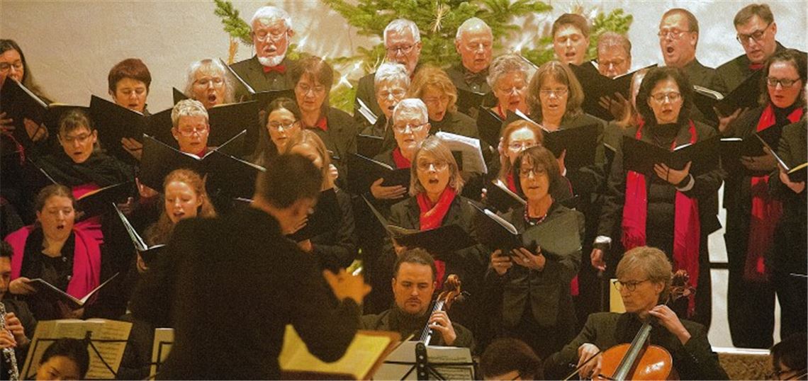 Die Maulbronner Kantorei, Gesangssolisten und Instrumentalisten musizieren unter der Leitung von Thorsten Hülsemann. Fotomoment