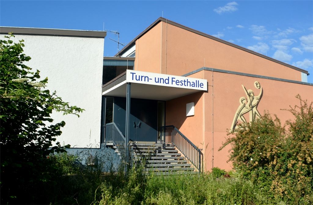 Die Mehrzweckhalle in Lomersheim soll umfassend saniert werden. Foto: Stahlfeld