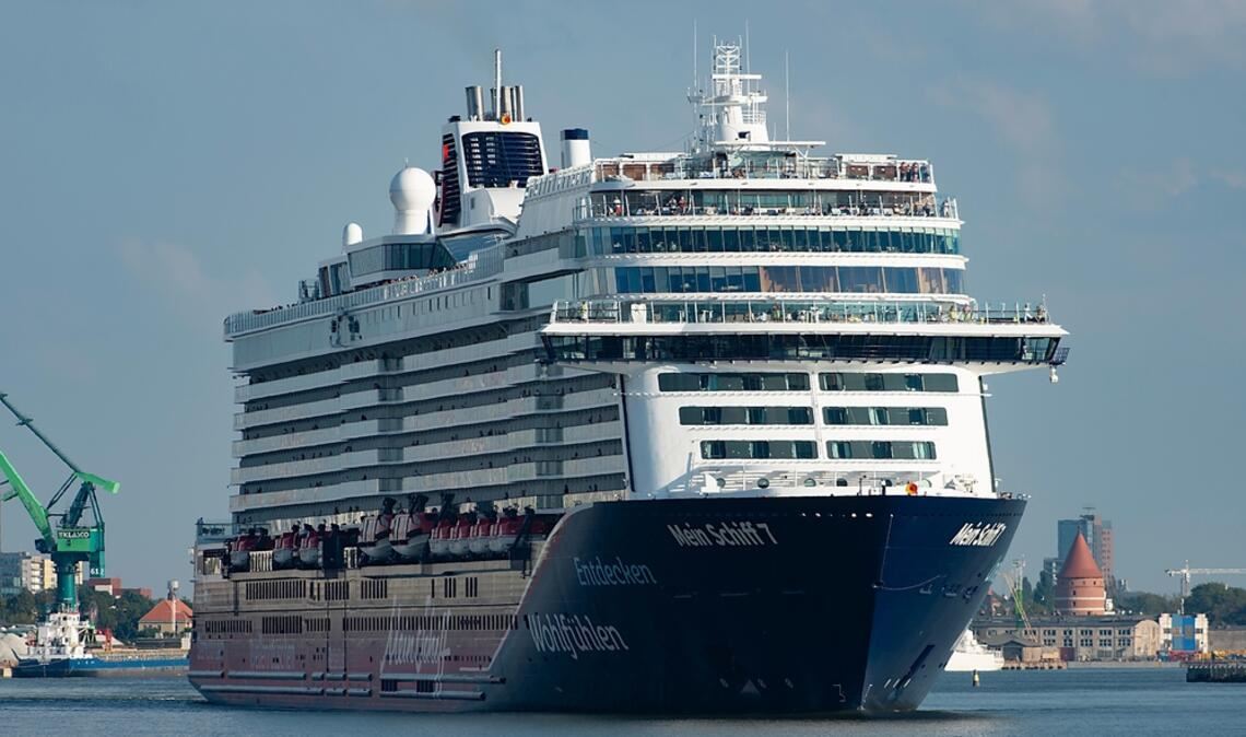 Die "Mein Schiff 5" der Reederei TUI Cruises steckt im Persischen Golf fest und ihre letzte Positionsmeldung liegt Wochen zurück. Das sagt TUI-Cruise zur aktuellen Lage des Schiffs.