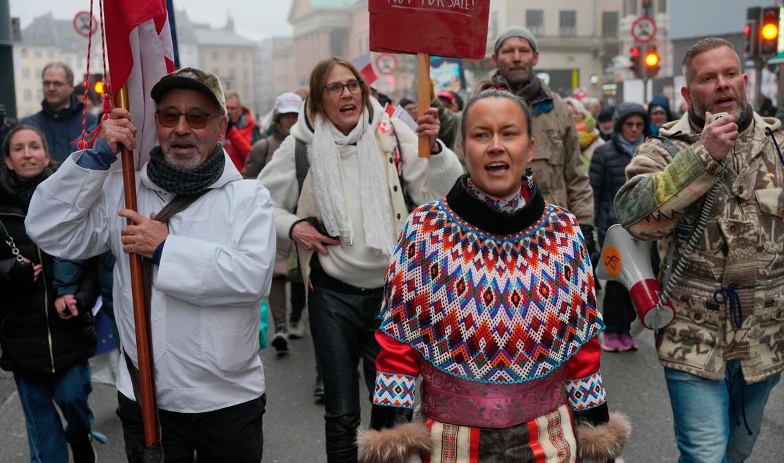 Die Menschen demonstrierten lautstark gegen die Pläne von Donald Trump.