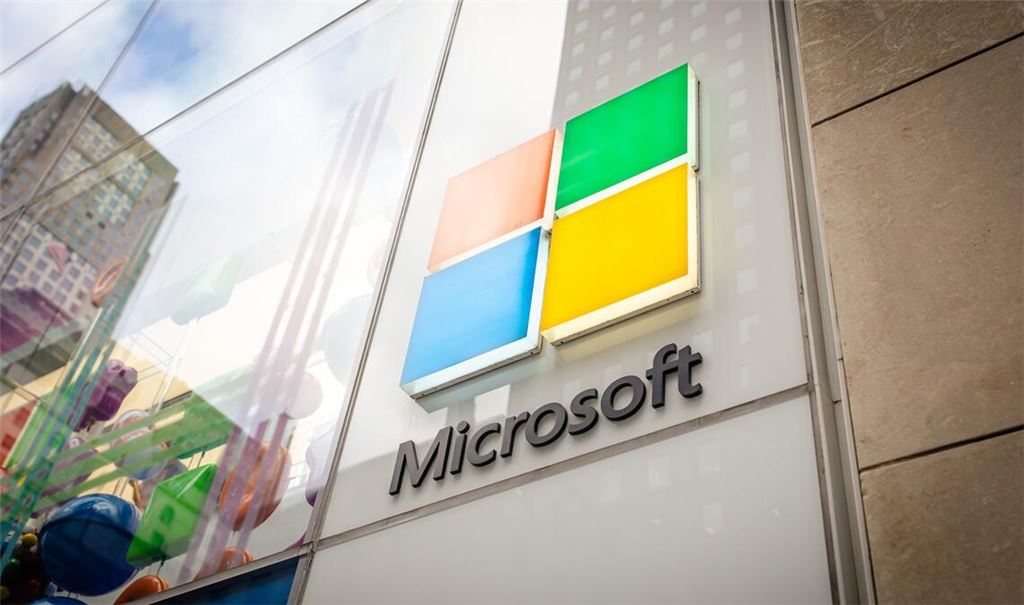 Die Microsoft-Aktie fällt trotz starker Quartalszahlen. Erfahren Sie, welche Faktoren den Kursrückgang ausgelöst haben und warum Anleger skeptisch sind.