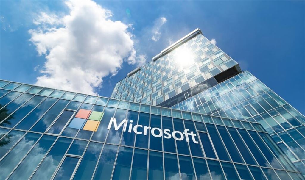 Die Microsoft-Aktie fällt um 5 %, trotz starker Quartalszahlen. Hohe Investitionen in KI-Infrastruktur belasten die Stimmung der Anleger.