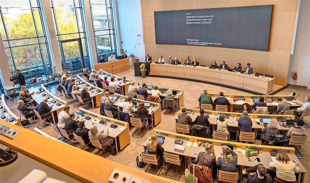 Die Mitglieder der AfD sind auf diesem Bild aus dem Stuttgarter Gemeinderat links am Fenster zu sehen.