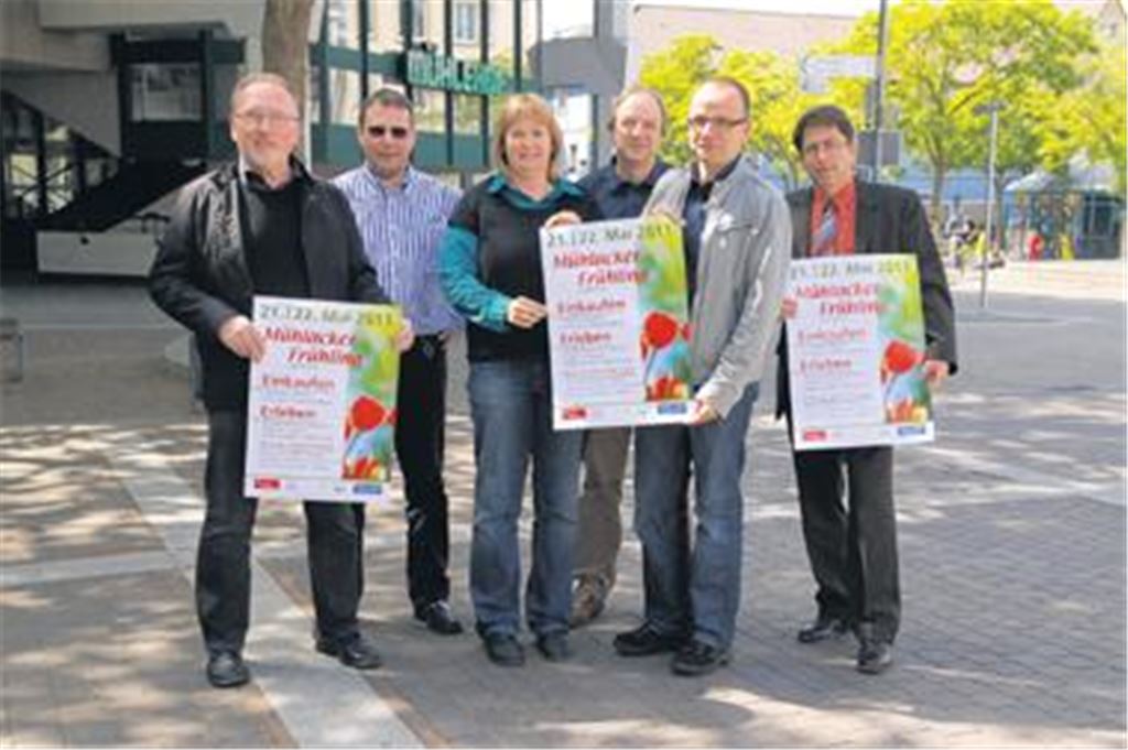 Die Mitglieder des Organisationsteams Jürgen F. Heinz (v.li.), Bernd Huber, Elke Kaufmann, Martin Rudolf, Thomas Müller und Hans-Ulrich Wetzel haben für die Neuauflage des Mühlacker Frühling ein buntes Programm auf die Beine gestellt. 
Foto: Becker